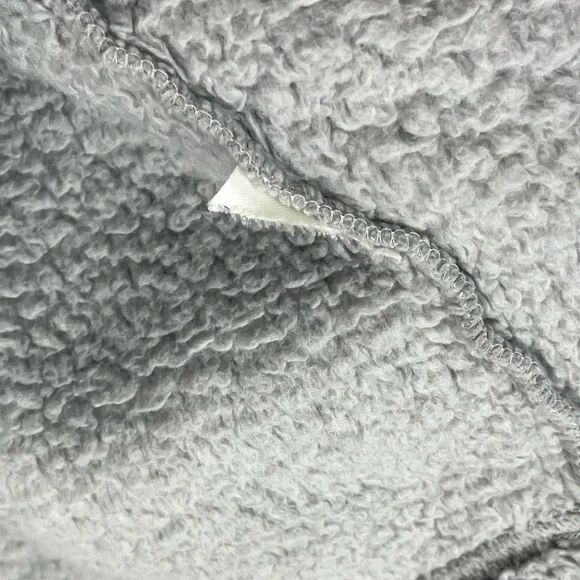 Patagonia Woman’s Fuzzy Sweater Size Medium - Picture 5 of 5